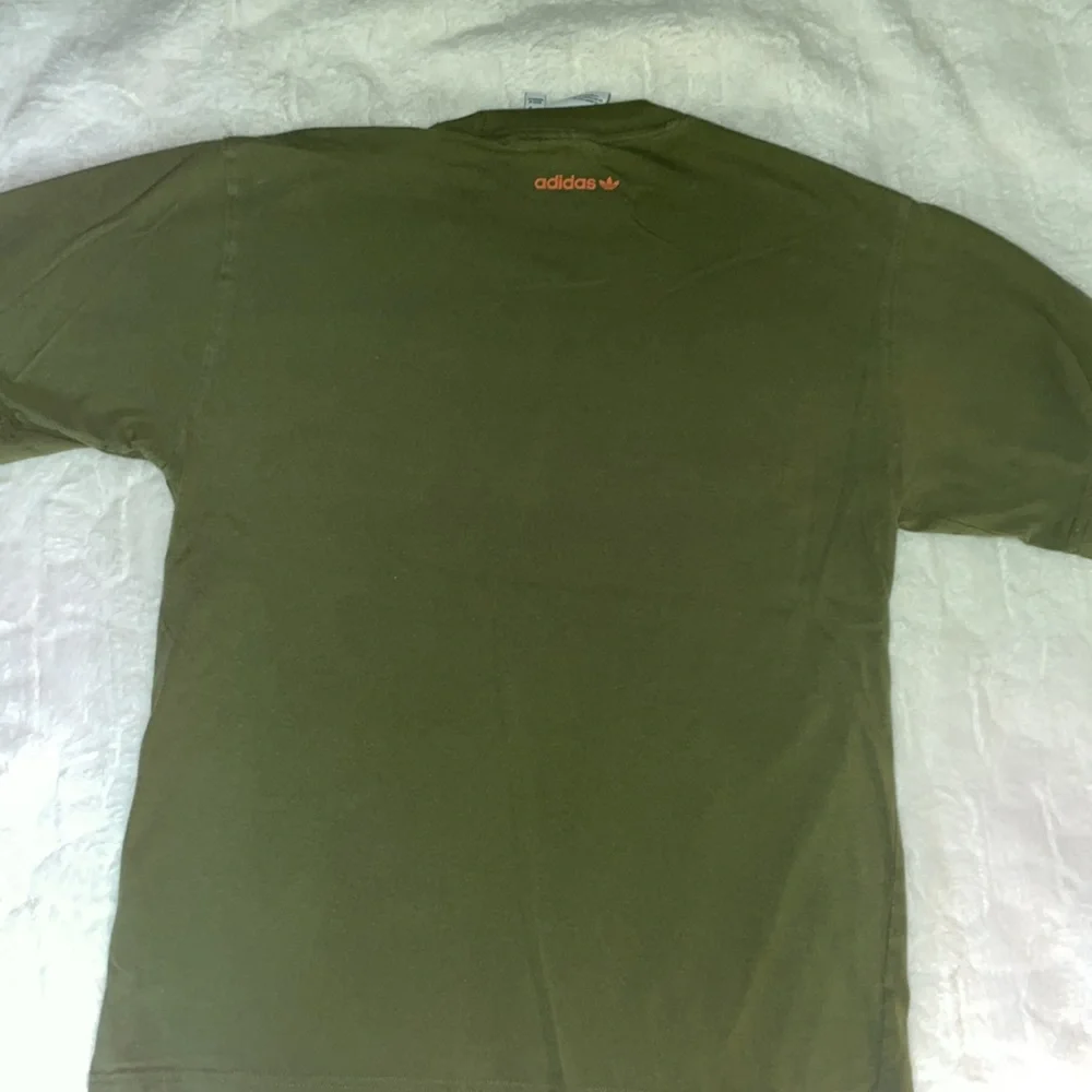 Adidas Originals t-shirt (size medium) - Picture 3 of 3